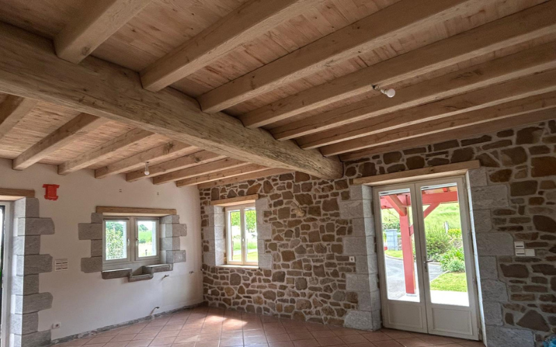 Nouvelle démonstration du savoir-faire Décap'Eco Sud Ouest en décapage par aéro-gommage, sur une charmante maison typique de notre beau Pays basque. Un travail soigné pour redonner éclat et authenticité aux matériaux d’origine. Nouvelle démonstration du savoir-faire Décap'Eco Sud Ouest en décapage par aéro-gommage, sur une charmante maison typique de notre beau Pays basque. Un travail soigné pour redonner éclat et authenticité aux matériaux d’origine.