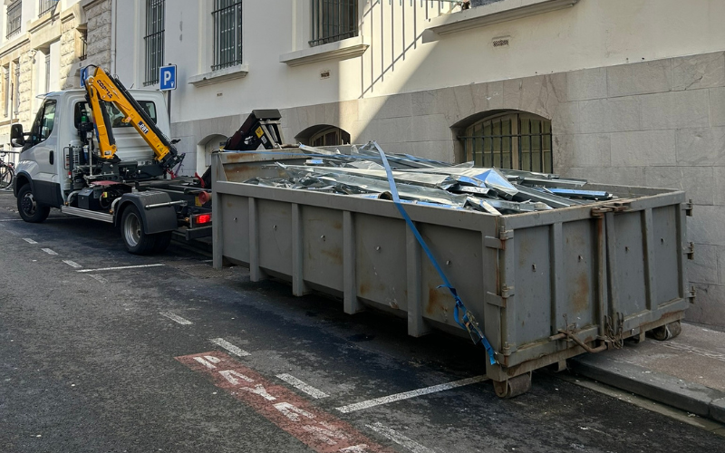 Démolition et curage Décap'Eco Sud Ouest avec bien entendu un soin particulier pour le tri des déchets. Démolition et curage Décap'Eco Sud Ouest avec bien entendu un soin particulier pour le tri des déchets.