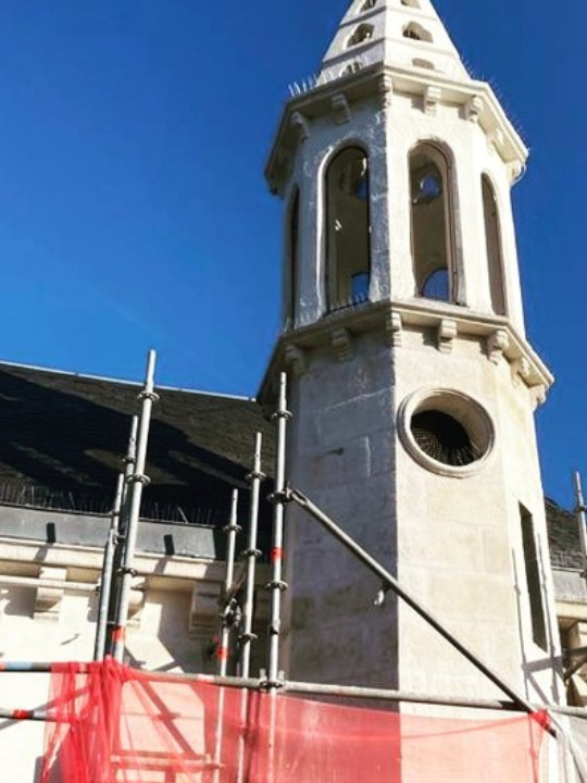 Restauration d'une église à Ustaritz avec enduits à la chaux, restauration de pierres et de vitraux, ainsi que révision de la charpente… By Décap'Eco Sud Ouest Restauration d'une église à Ustaritz avec enduits à la chaux, restauration de pierres et de vitraux, ainsi que révision de la charpente… By Décap'Eco Sud Ouest