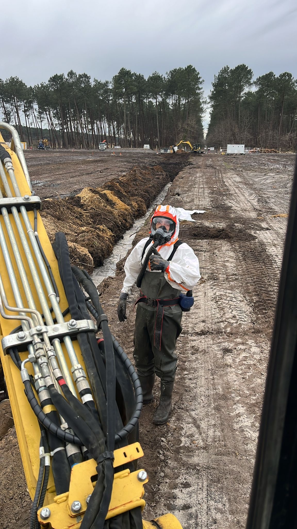 Retrait de conduites amiantées dans le cadre du projet ferroviaire LISEA Retrait de conduites amiantées dans le cadre du projet ferroviaire LISEA