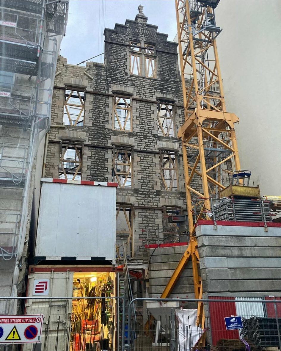 Nettoyage de pierres apparentes sur un chantier de prestige à Biarritz par Décap’Eco Sud-Ouest Nettoyage de pierres apparentes sur un chantier de prestige à Biarritz par Décap’Eco Sud-Ouest