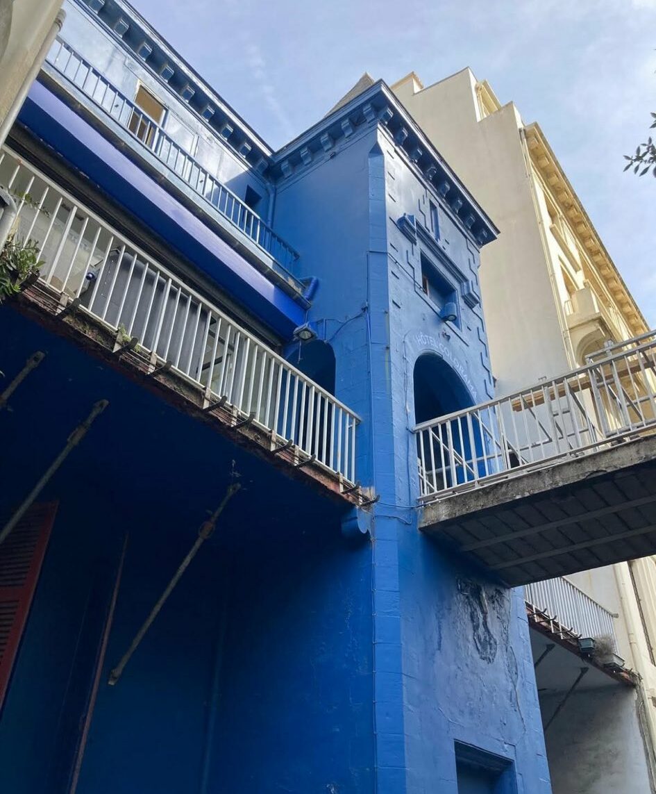 Travaux de restauration de façade en bord de mer à Biarritz réalisés par Décap’Eco Sud-Ouest Travaux de restauration de façade en bord de mer à Biarritz réalisés par Décap’Eco Sud-Ouest