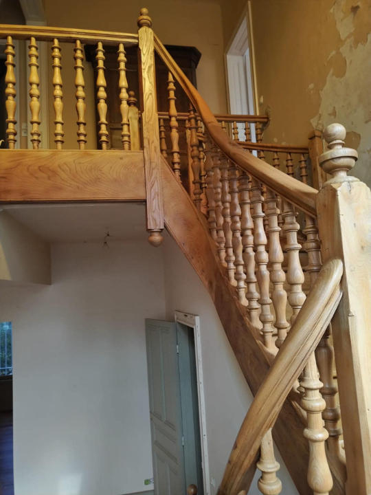 Décapage triplex dans un appartement de Biarritz avec gommage des escaliers et ponçage et vitrification de l’intégralité de la superficie par Décap'Eco Sud Ouest Décapage triplex dans un appartement de Biarritz avec gommage des escaliers et ponçage et vitrification de l’intégralité de la superficie par Décap'Eco Sud Ouest