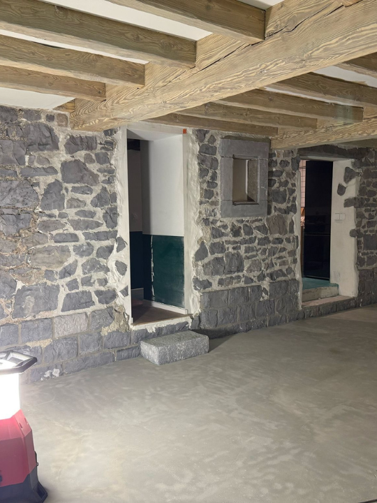 Décapage de poutres bois, murs et sols en rénovation par Décap’Eco Sud-Ouest Décapage de poutres bois, murs et sols en rénovation par Décap’Eco Sud-Ouest